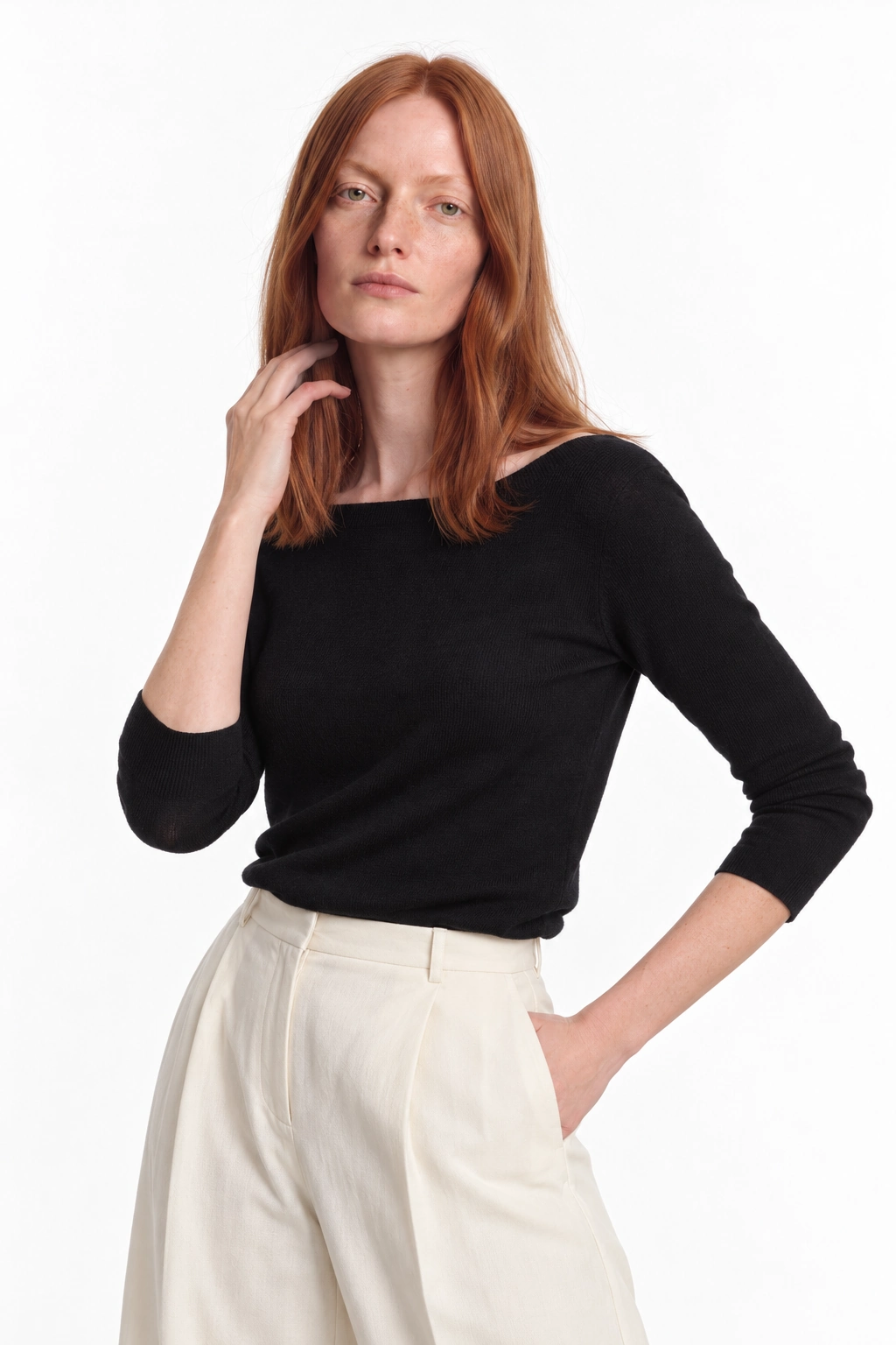 Francesca · Atitude, modelo virtual da DELFI em estúdio com fundo branco