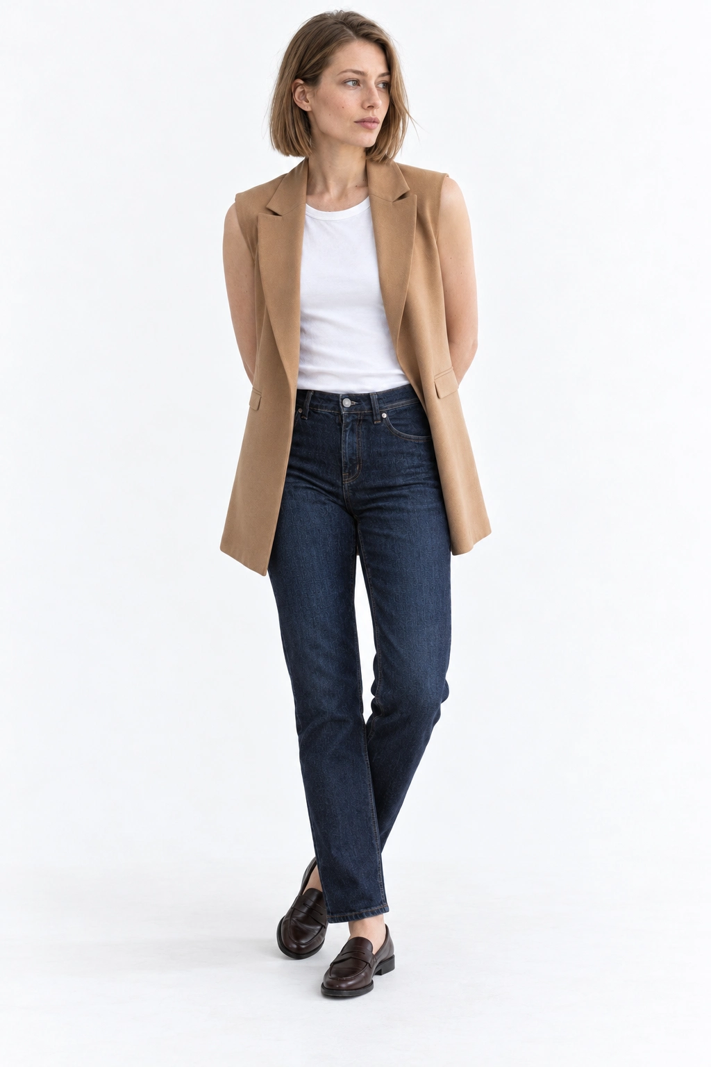 Leonor · Silhueta, modelo virtual da DELFI em estúdio com fundo branco