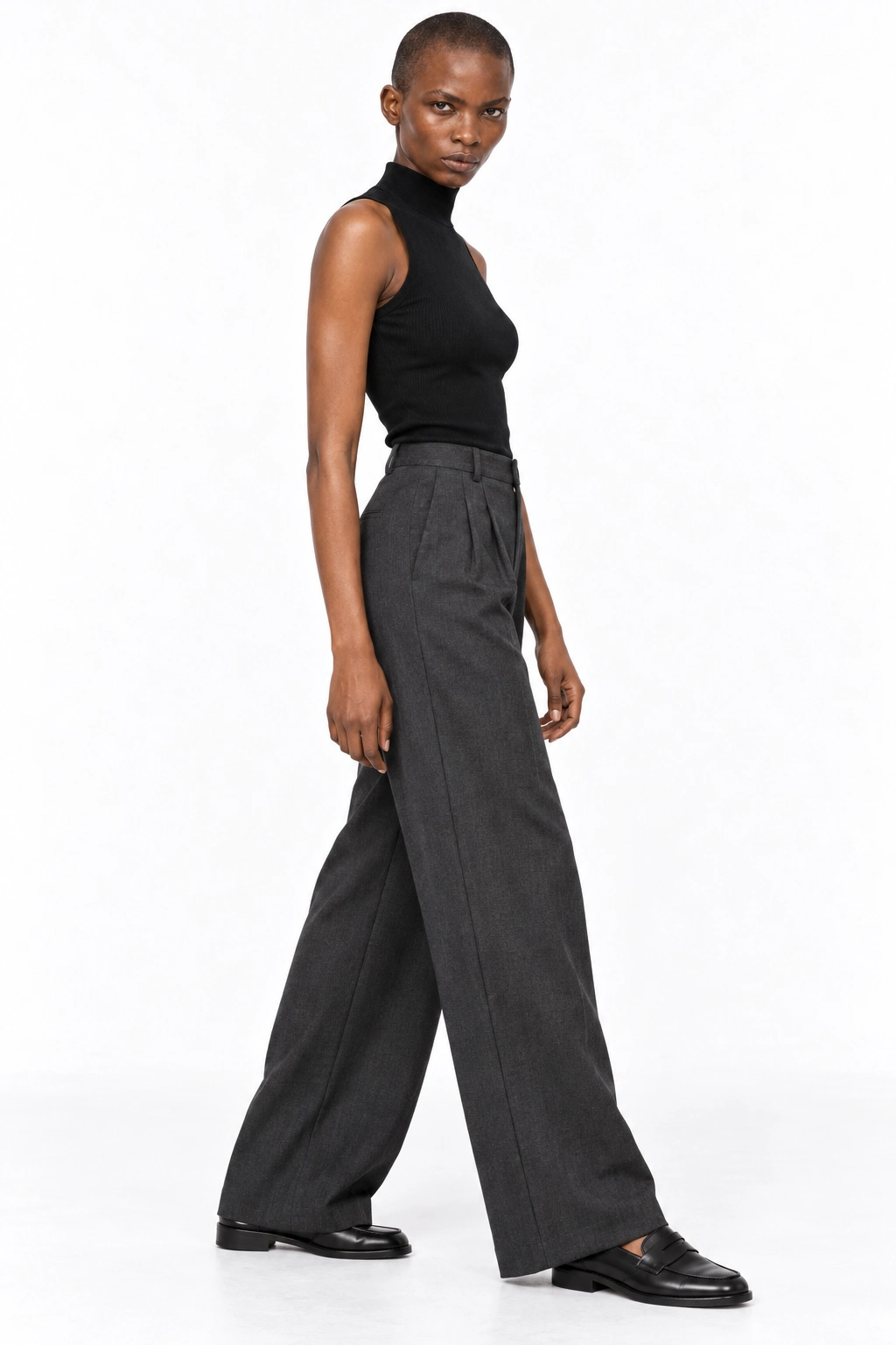 Naomi · Silhueta, modelo virtual da DELFI em estúdio com fundo branco