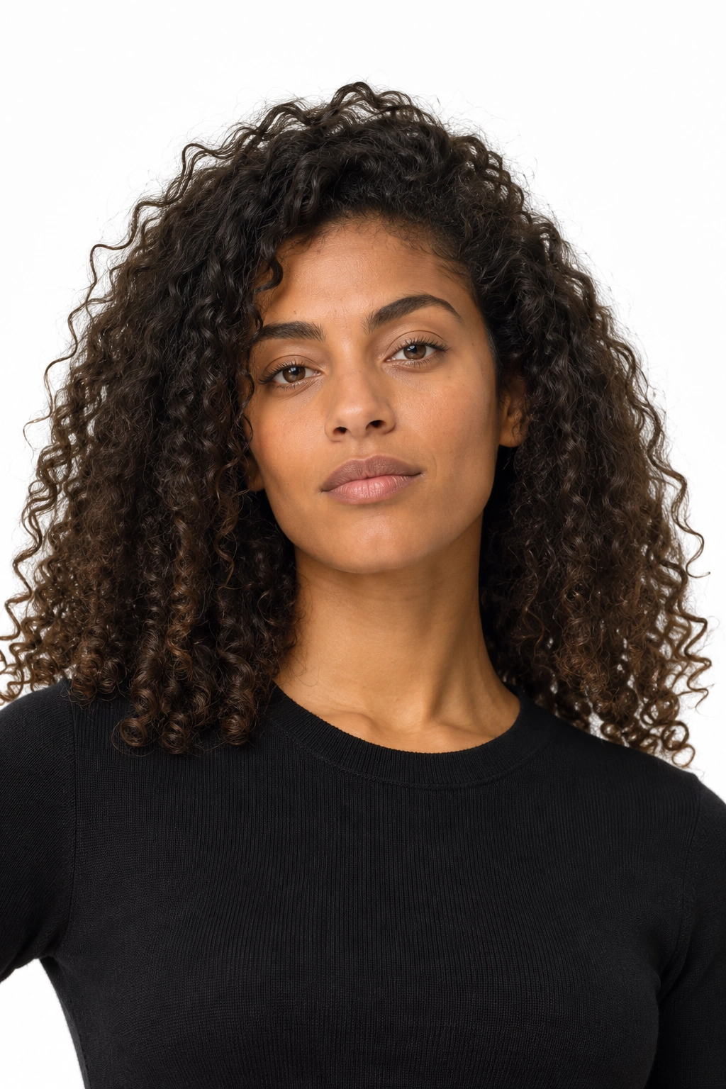 Maia · Retrato, modelo virtual da DELFI em estúdio com fundo branco