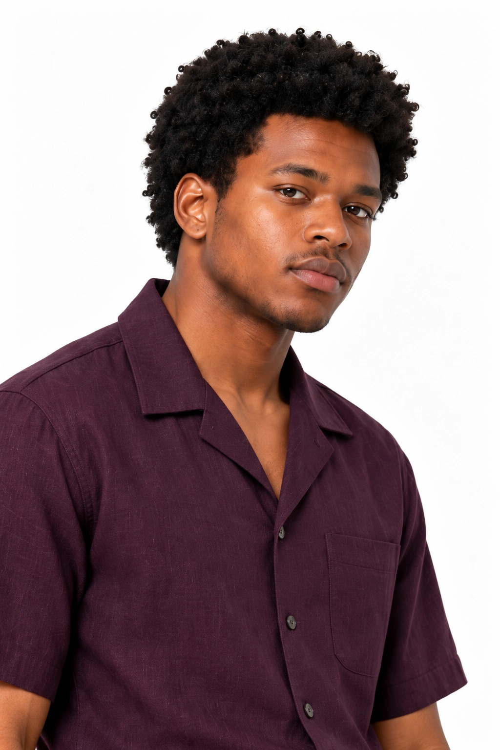 Omar · Retrato, modelo virtual da DELFI em estúdio com fundo branco