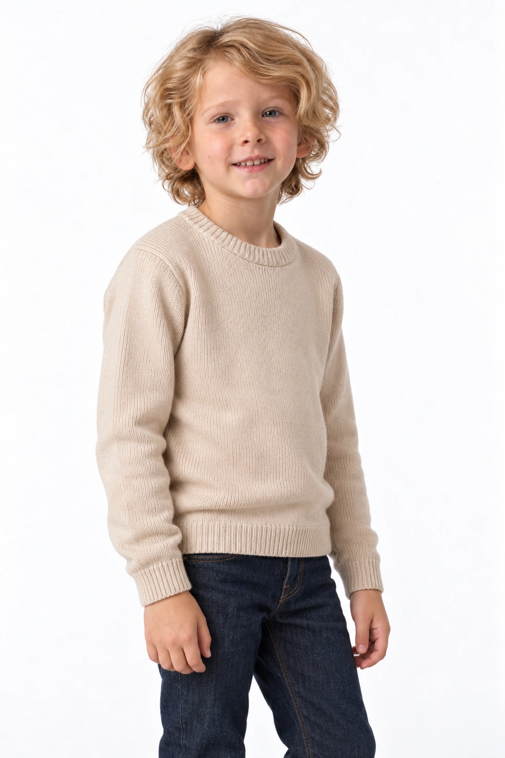 Julián · Atitude, modelo virtual da DELFI em estúdio com fundo branco