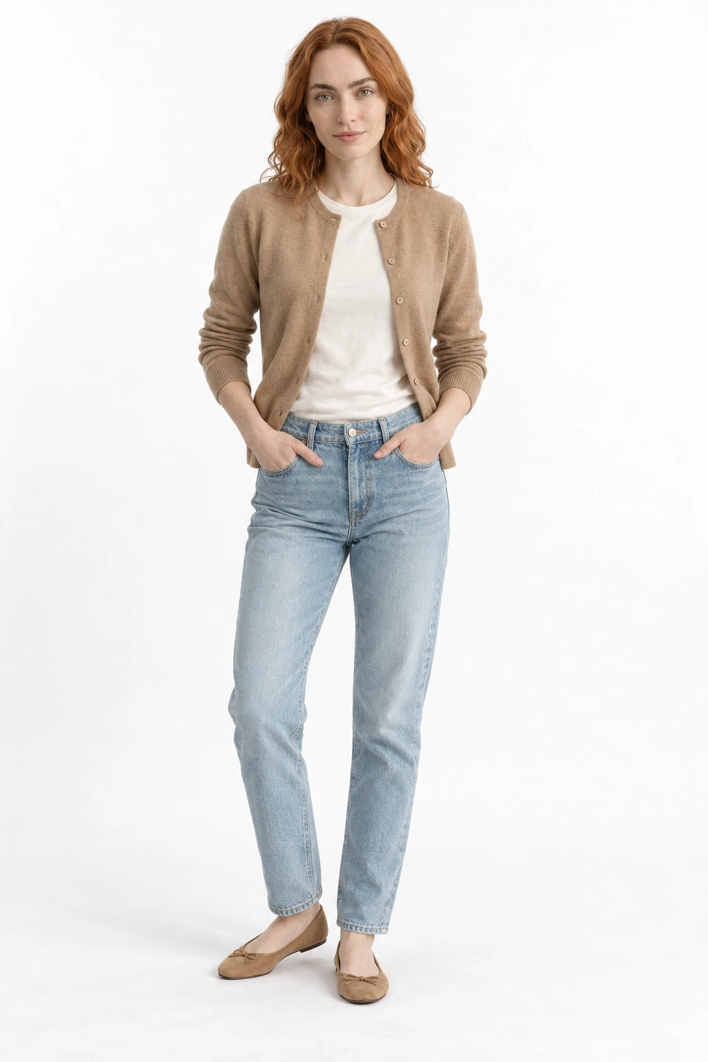 Emma · Silhueta, modelo virtual da DELFI em estúdio com fundo branco