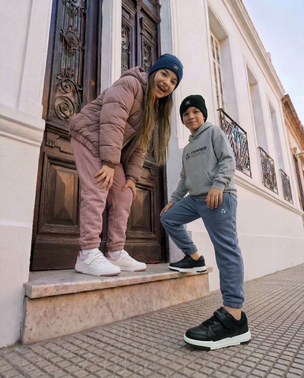 Topper: kidswear catalog photo 1 with AI virtual models, produced by DELFI
