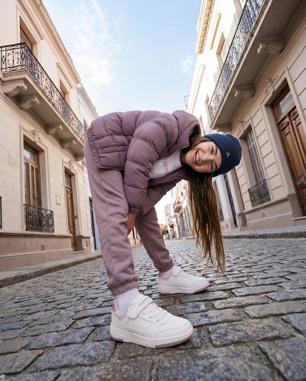 Topper: kidswear catalog photo 5 with AI virtual models, produced by DELFI