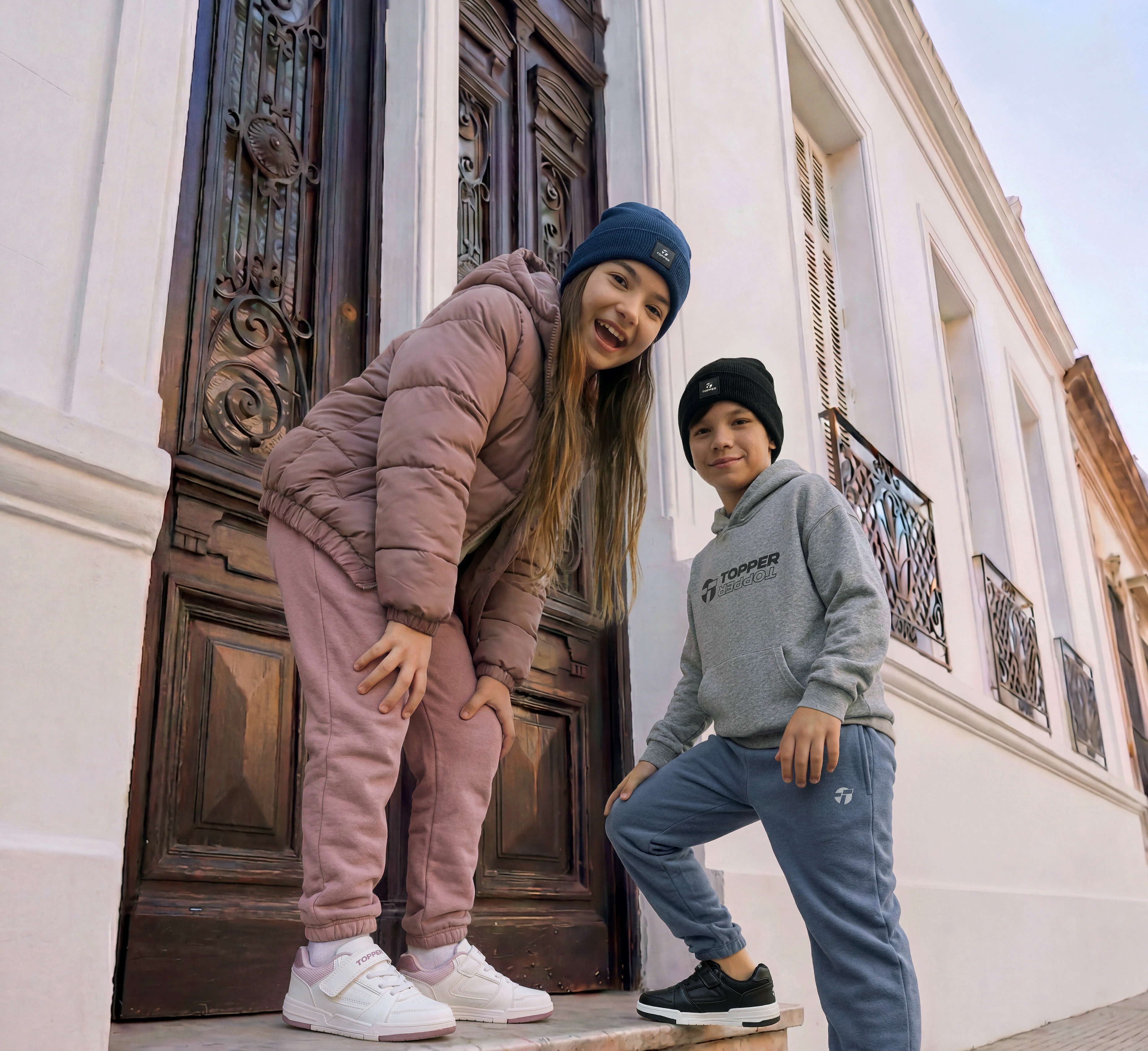 Producción de fotografía ecommerce IA para ropa infantil con DELFI
